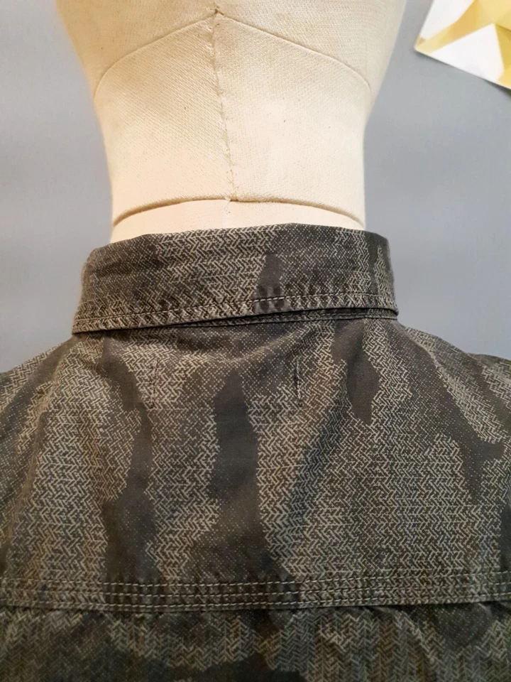 Camisa militar híbrida de combate con botones verde camuflaje SUPERDRY ARMY para hombre talla M-L Foto 4 de 4