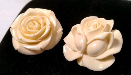 Rose Flower Pin Pair Brooch Off White Cream Roses Plastic Fashion Pins