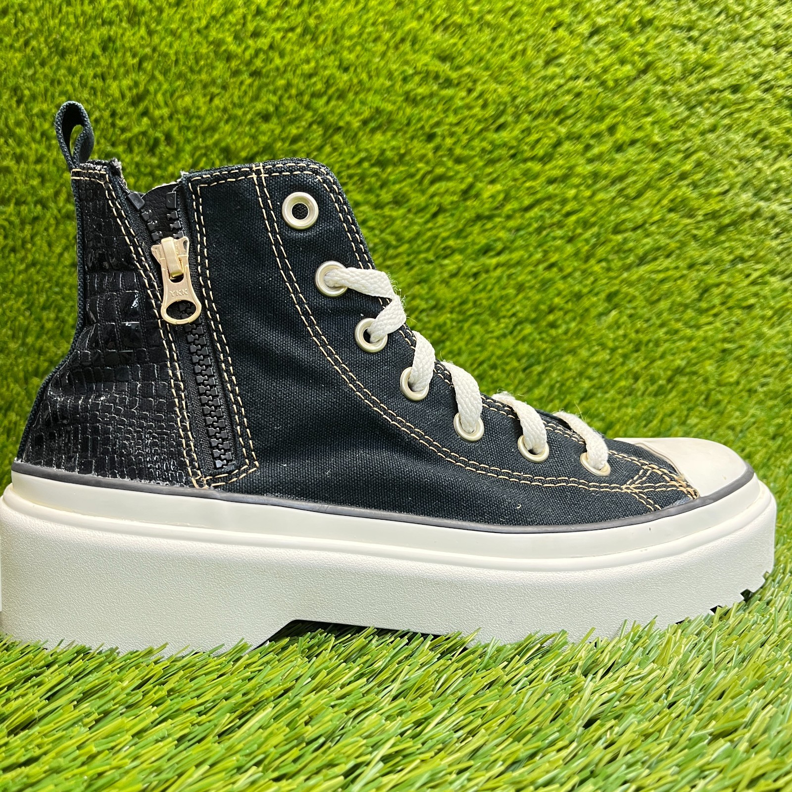 Converse Chuck Taylor All Star Lugged Boys Size 6Y Black Ath