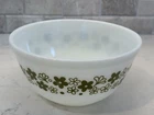 Pyrex Spring Blossom Crazy Daisy 402 Mixing Bowl 1.5 Qt Green Flowers USA