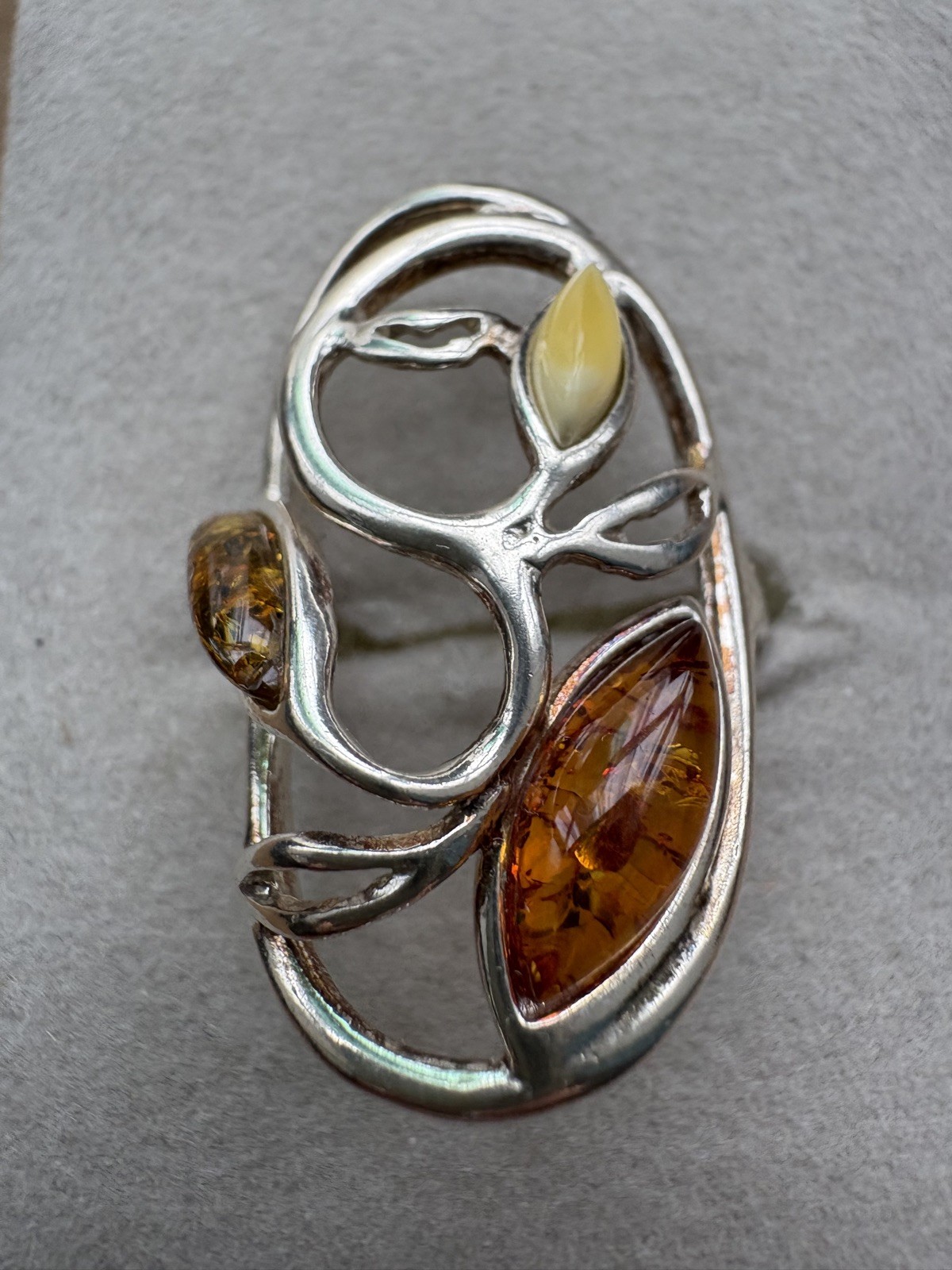 Amber & solid silver ring, hallmarked, size P, be… - image 1