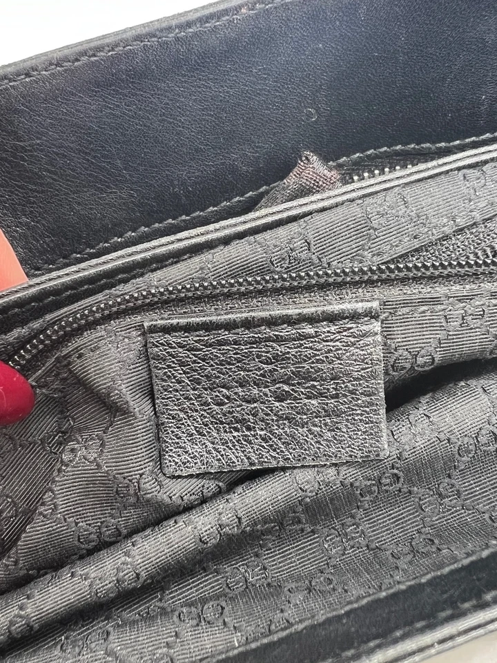 Bolso de hombro Gucci vintage de cuero negro con puntada blanca Foto 4 de 4