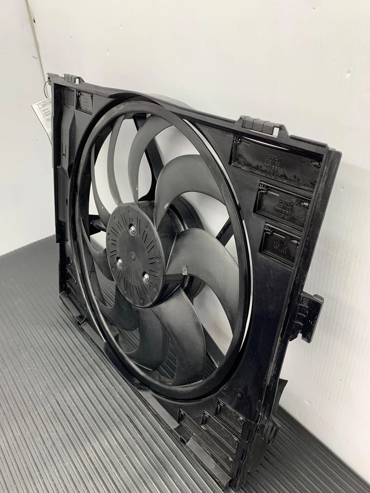 BMW I8 2014-2019 OEM motor de refrigeración eléctrico delantero 8626114 Foto 4 de 4