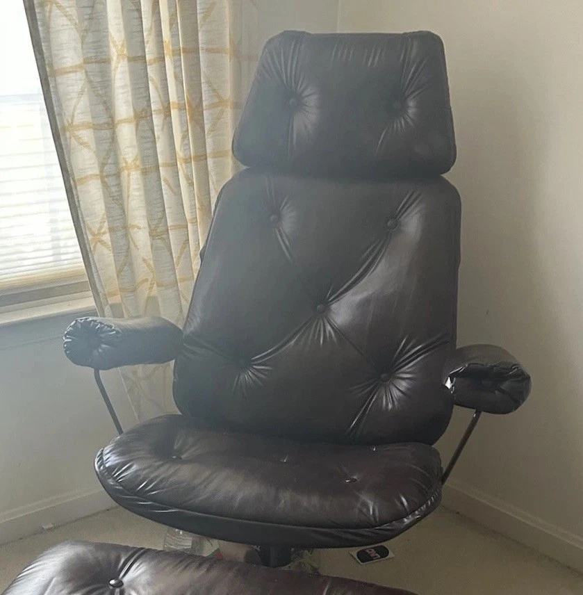 Sillón de cuero sintético moderno de mediados de siglo raro de colección ROCAS GIRATORIAS - sin otomana Foto 2 de 4