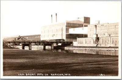 HORICON, Wisconsin Photo RPPC Postcard ''VAN BRUNT MFC. CO.'' Factory / Unused