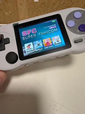 SF2000 Retro Handheld-Spielkonsole mit 6.000 integrierten Spielen - Gratis SD-Karte