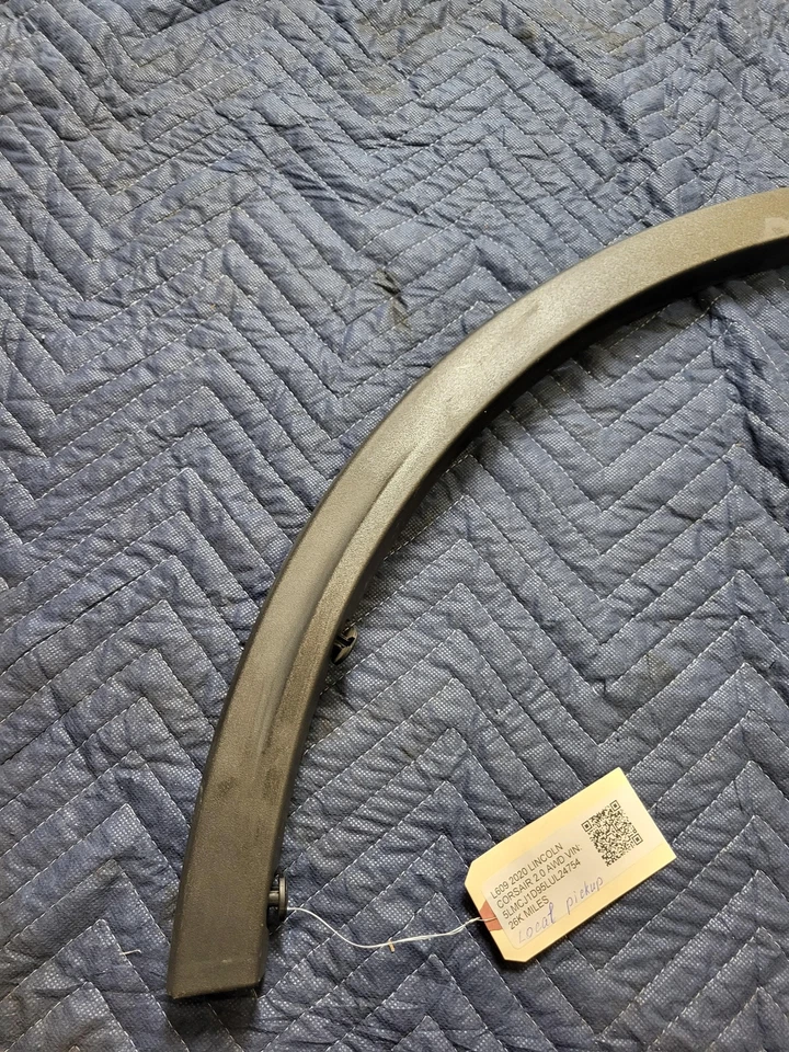 Lincoln Corsair 2020 LJ7B-291C20-ADW 2021-2023 moldura acampanada rueda trasera derecha Foto 3 de 4