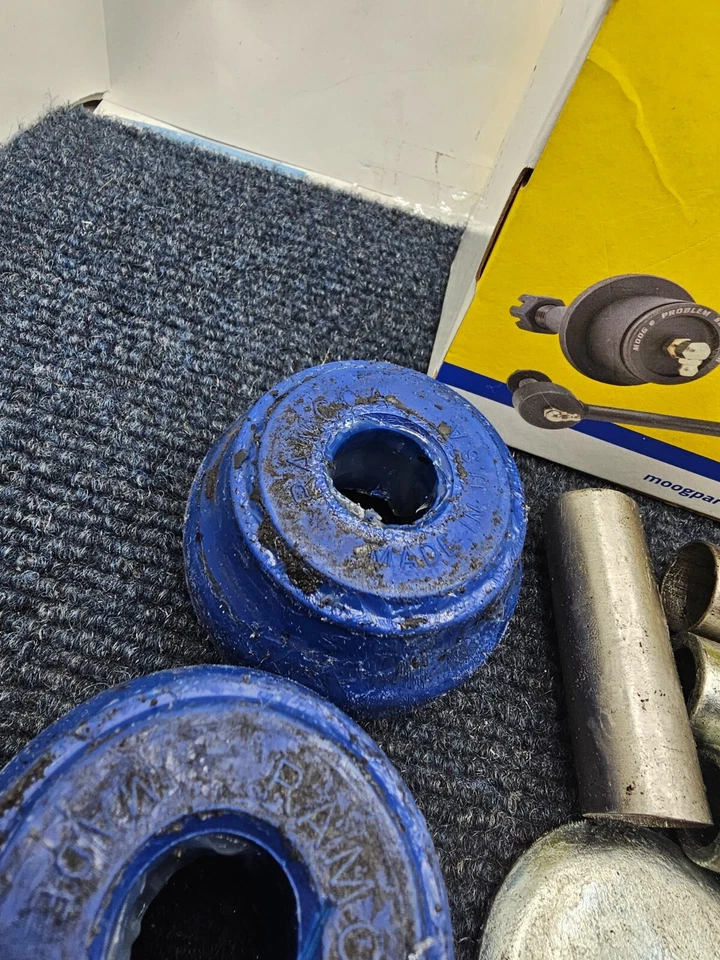 MOOG K9733 Buje de suspensión delantera al cuadro Barra de puntal para 96-99 Isuzu Oasis Foto 4 de 4