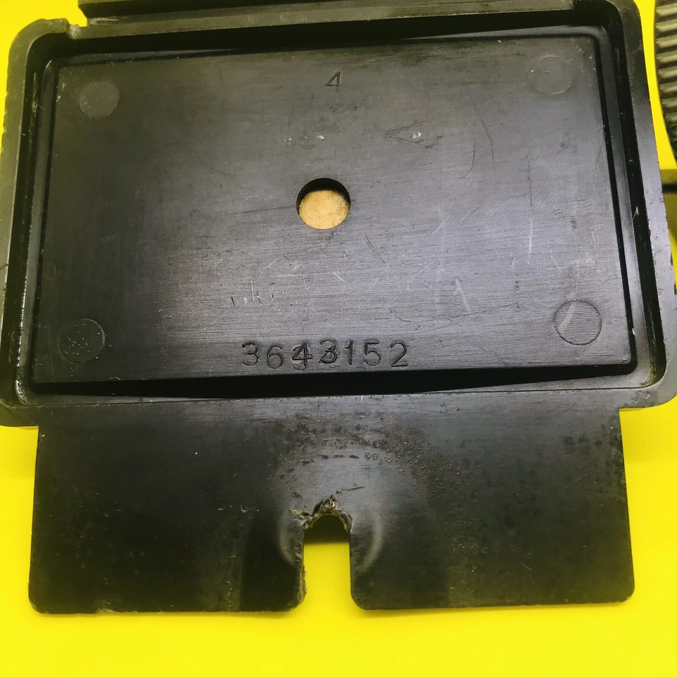 AMC Hornet 1970 OEM tapa de gas y moldura de placa de puerta #3643152 Foto 3 de 4