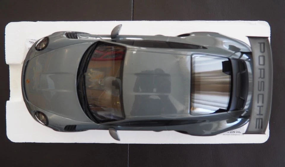 Minichamps 1:18 Porsche 911 (991.2) GT3 RS 2017 chinagrau