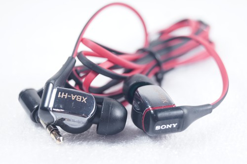 Auriculares internos híbridos Sony XBAH1 con controlador bidireccional - DEFECTIVOS / LEER #1 - Imagen 2 de 2