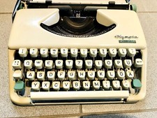 Schreibmaschine Olympia Splendid 33, 60er Vintage, +Band Neu +Koffer