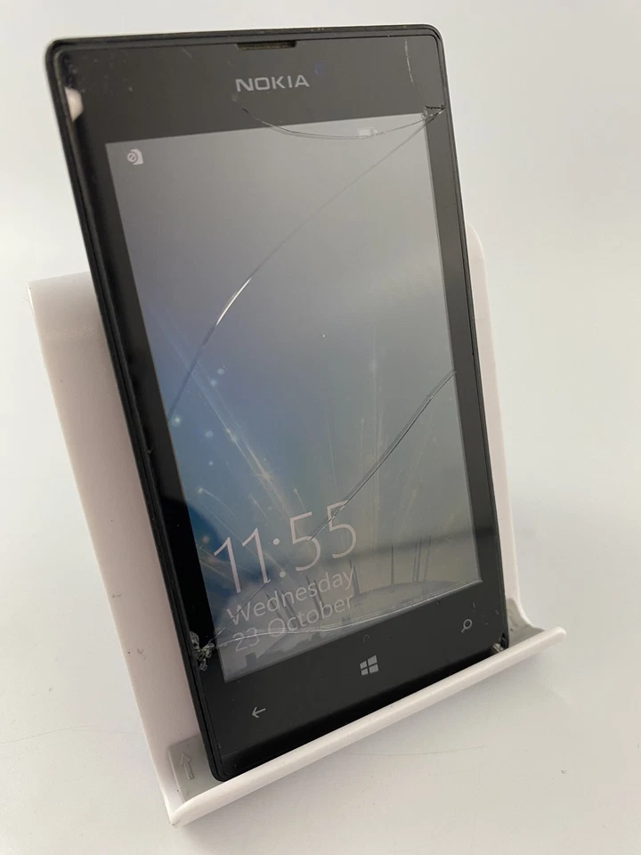 Nokia Lumia 520 Black Unlocked 8GB 4" 5MP Windows Smartphone Cracked - Image 2 of 4