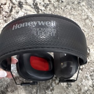 Honeywell Howard Leight VS110 Industrial Ear Muffs Hearing Protection Black