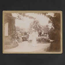 Famille cour jardin maison groupe bébé élégante - Photo ancienne snapshot