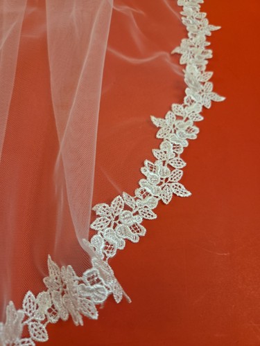 Velo da sposa bianco Lan Ting sposa bordo pizzo smerlato 38"L con pettine NUOVO in confezione - Foto 3 di 11