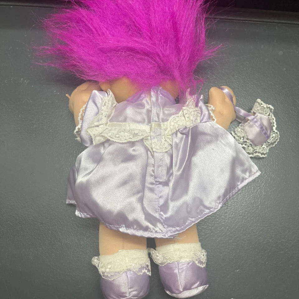 Russ Berrie 12" Muñeca Troll Niña Púrpura Satén Vestido Felpa Suave Cuerpo Ojos Azules De Colección Foto 2 de 4