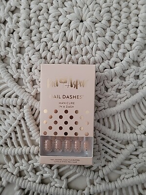 Red Aspen Nail Dashes Tres Chic, Tracy Short Christmas Manicure NEW in Box 