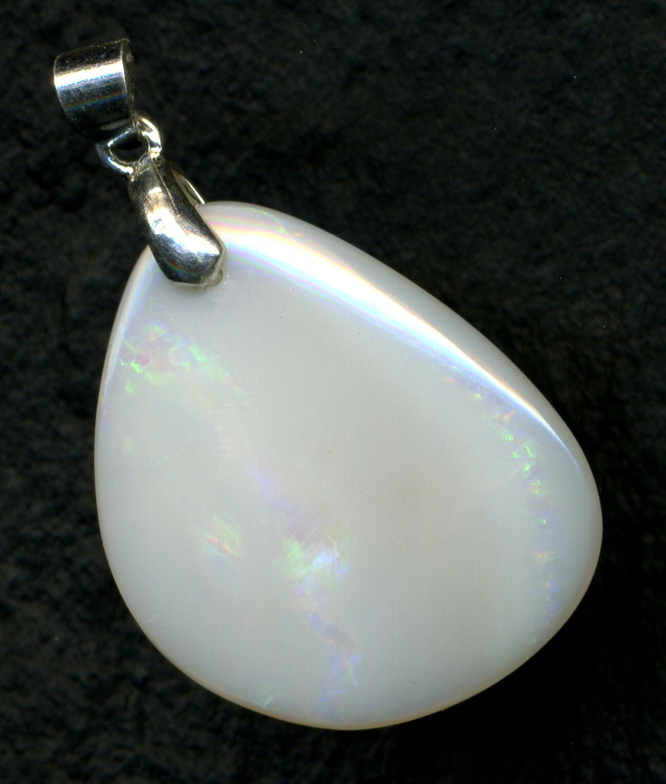 Pendentif d'opale d'Australie Coober Pedy de 9.75 carats numéro 184