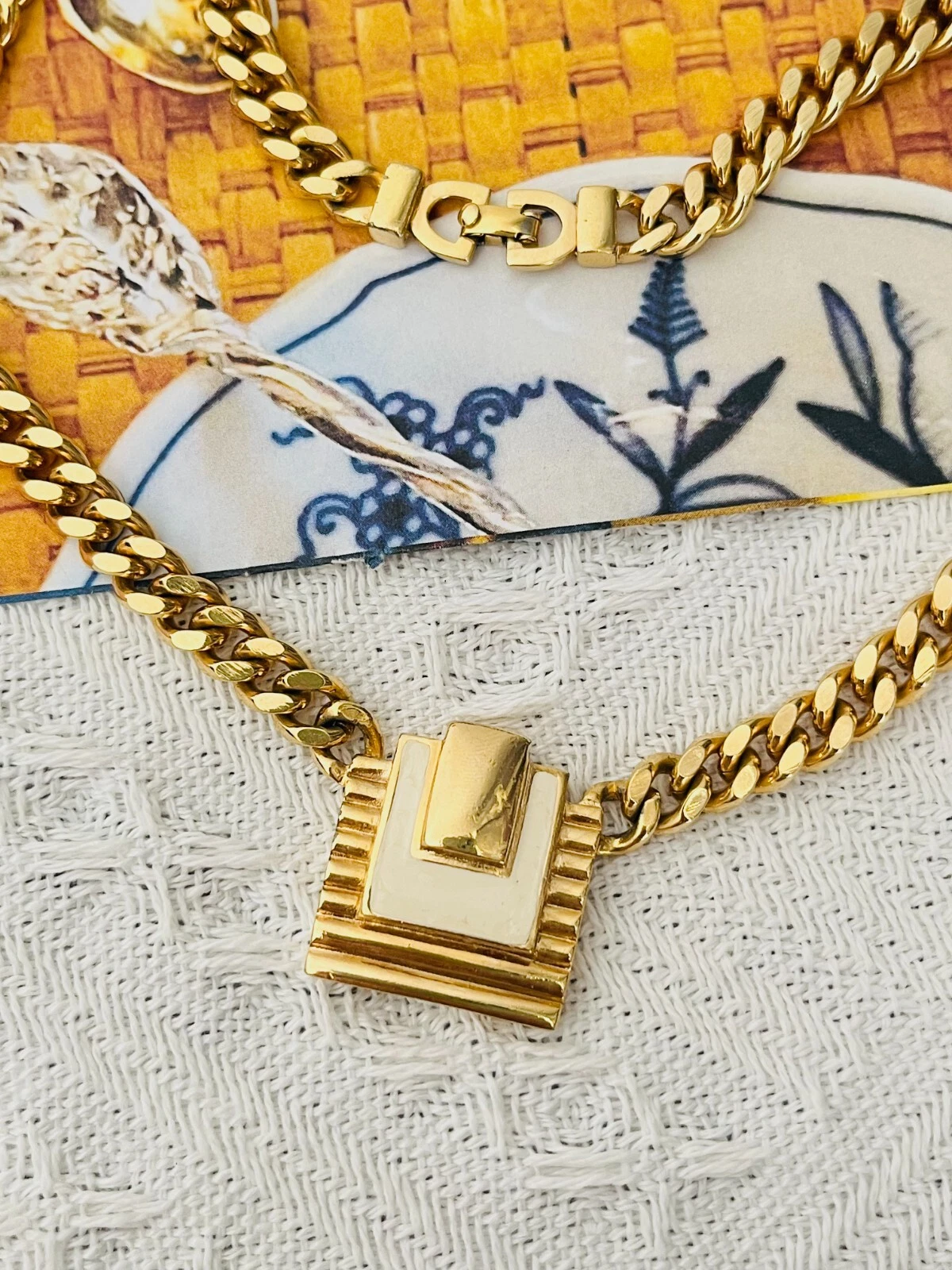 Collana cubana Christian Dior vintage anni 80 trio bianco quadrato ciondolo egiziano