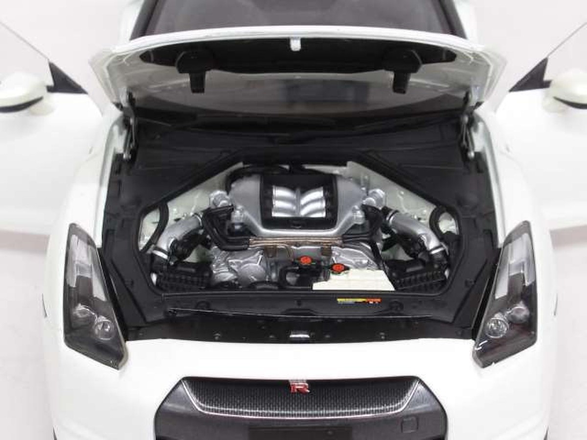 イグニッションモデル 1/64 Nissan GT-R R35 ・ Engine