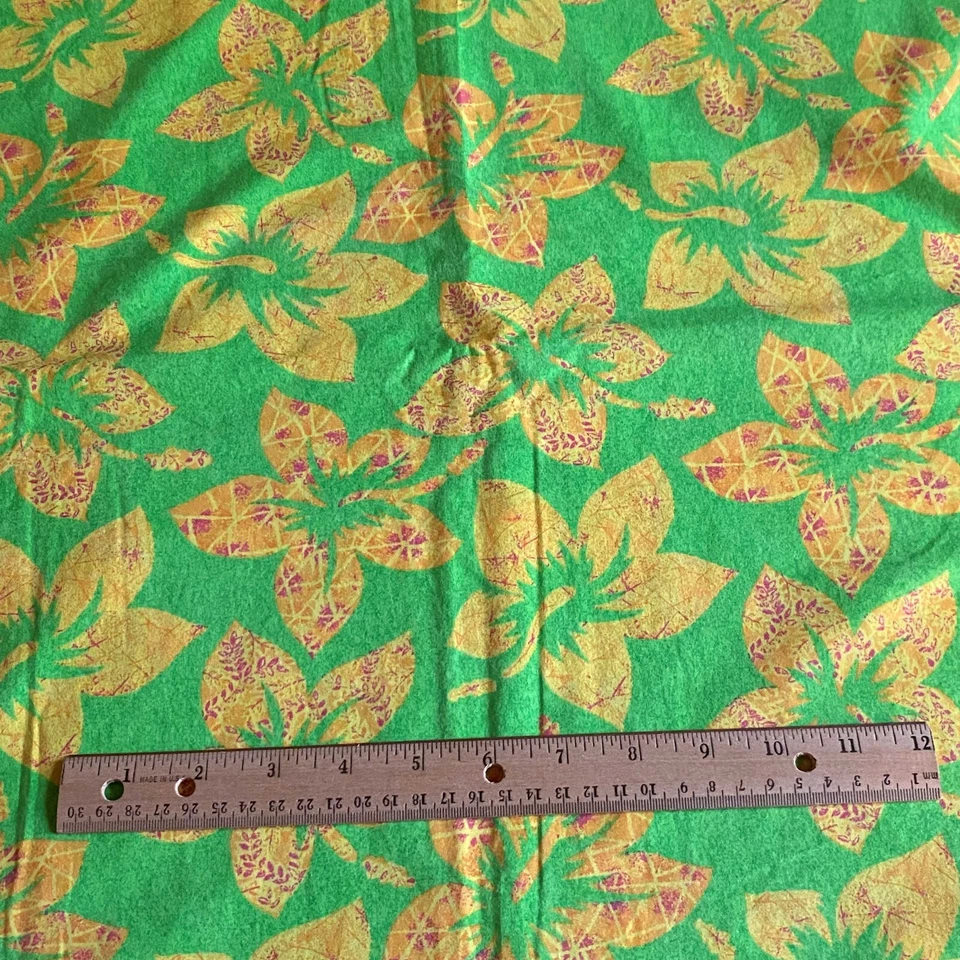 1.4 YD Vintage Hibiscus Floral Fabric Bright Green Quilting Cotton - Image 2 of 4