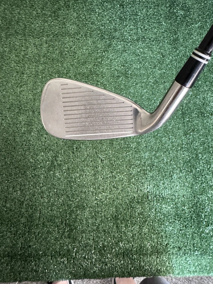 Lanzador derecho Cleveland para hombre 5,6 y 8,9 hierros con varillas de luz de acción de grafito de astilla Foto 2 de 4