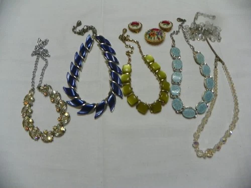 10 pcs Vintage costume jewelry Choker/ Necklace Assorted Colors