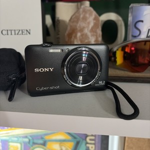 SONY Cyber-shot Sony Lens G 16GBメモリカード付 Amazon.com : Sony Cybershot DSC-S700 7.2MP Digital Camera with 3x