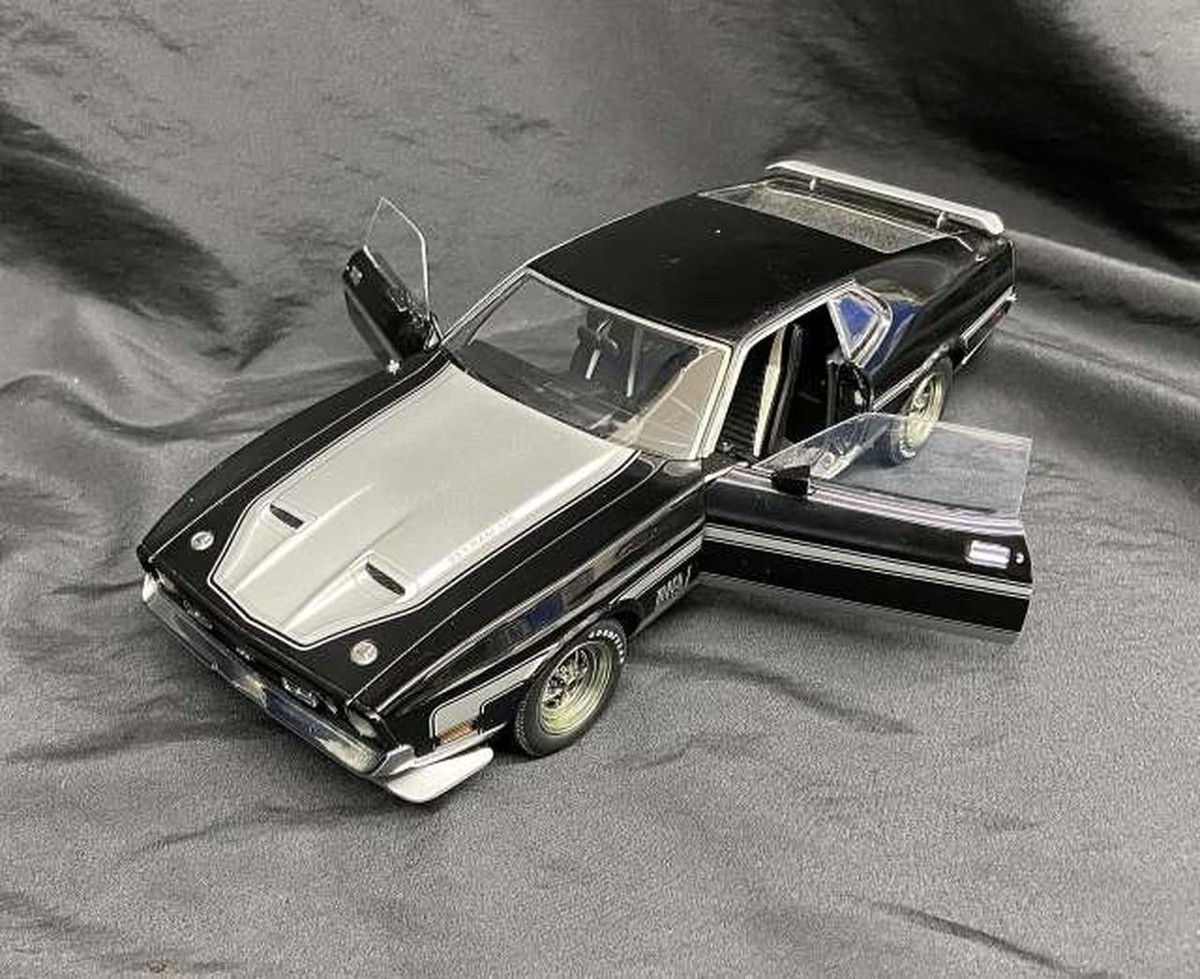 AUTOart「FORD MUSTANG MACH Ⅰ」1/18 scale AUTOart Millennium, Ford Mustang Mach I, Yellow, 1:18 Scale