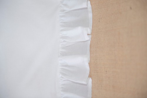 Weiße Kissenbezüge aus Baumwolle, verziert mit Rüschen rund um sie herum Made in UK - Bild 5 von 7