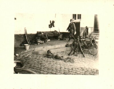 Photo, WW2. Inf.-Rgt.82 FRA1940: Short ''Nap'' - Weapons Ready! (MB)21201