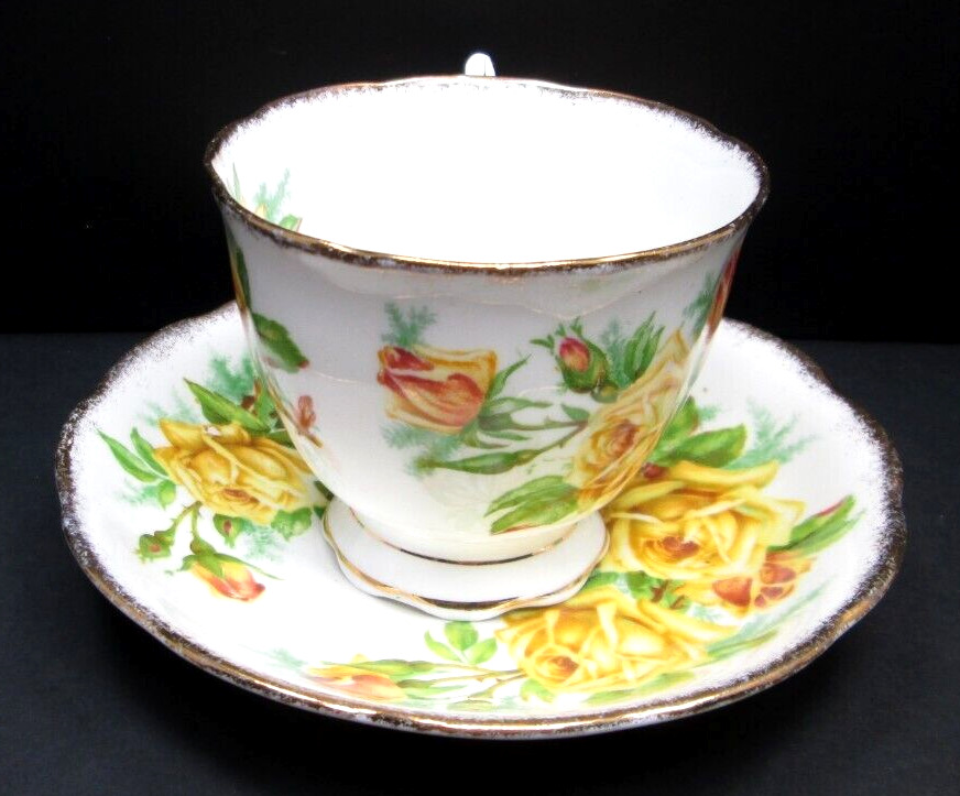 Royal Albert England Yellow Tea Rose Fine China Tea Cup and Saucer Vintage 1940
