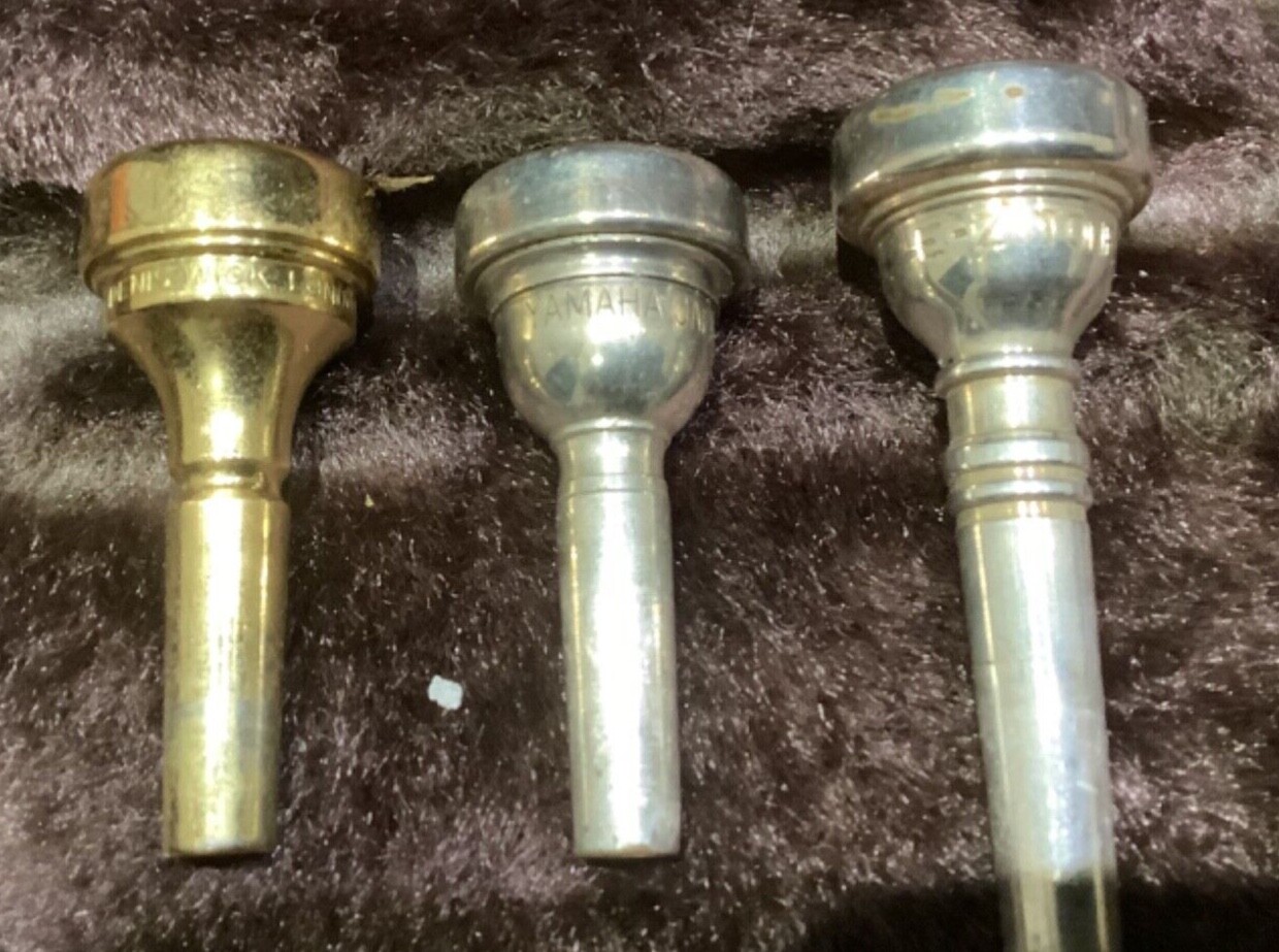 Yamaha Student YCR2330 in Gold Lacquer Finish in Hard Case 3