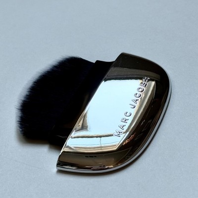 NEW Marc Jacobs Accomplice Instant Blurring Powder Extra Brush - BRUSH ONLY!