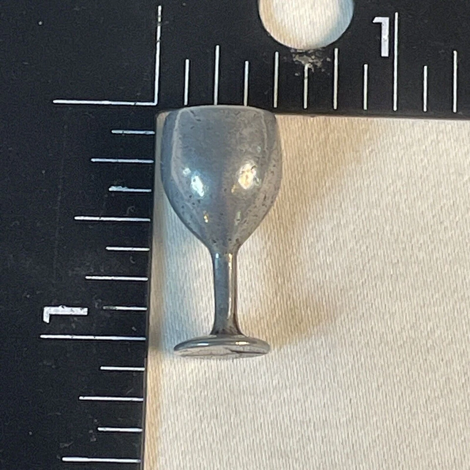 Monopoly Big Bang Theory Pennys 葡萄酒玻璃令牌锡纸游戏片微型 — 第 2/2 张图片