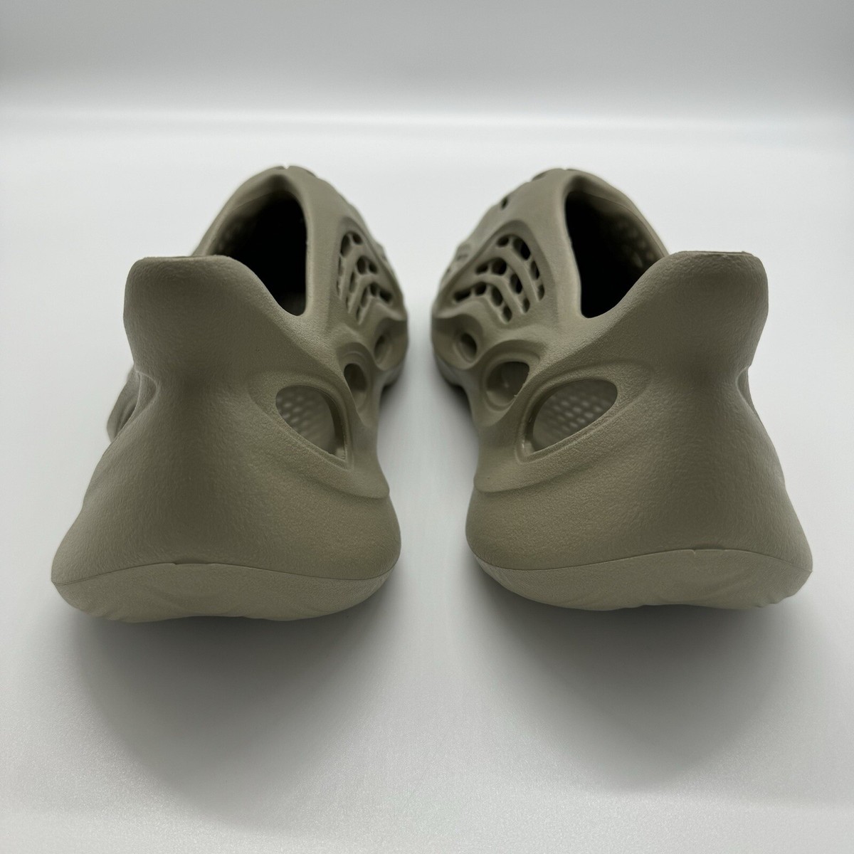 adidas gazelle silver green womens Adidas Yeezy Foam RNNR "Stone Salt"  STVTEMENT