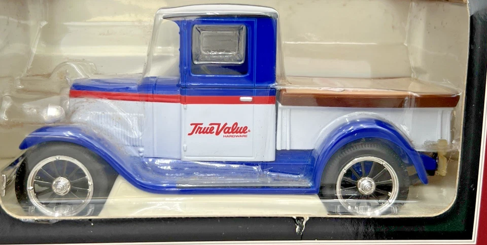 ИСТИННАЯ ЦЕННОСТЬ СВОБОДА 1928 CHEVY NATIONAL AB БАНК? ERTL 1933 WILLYS КУПЕ НОВЫЙ В УПАКОВКЕ - Изображение 3 из 4
