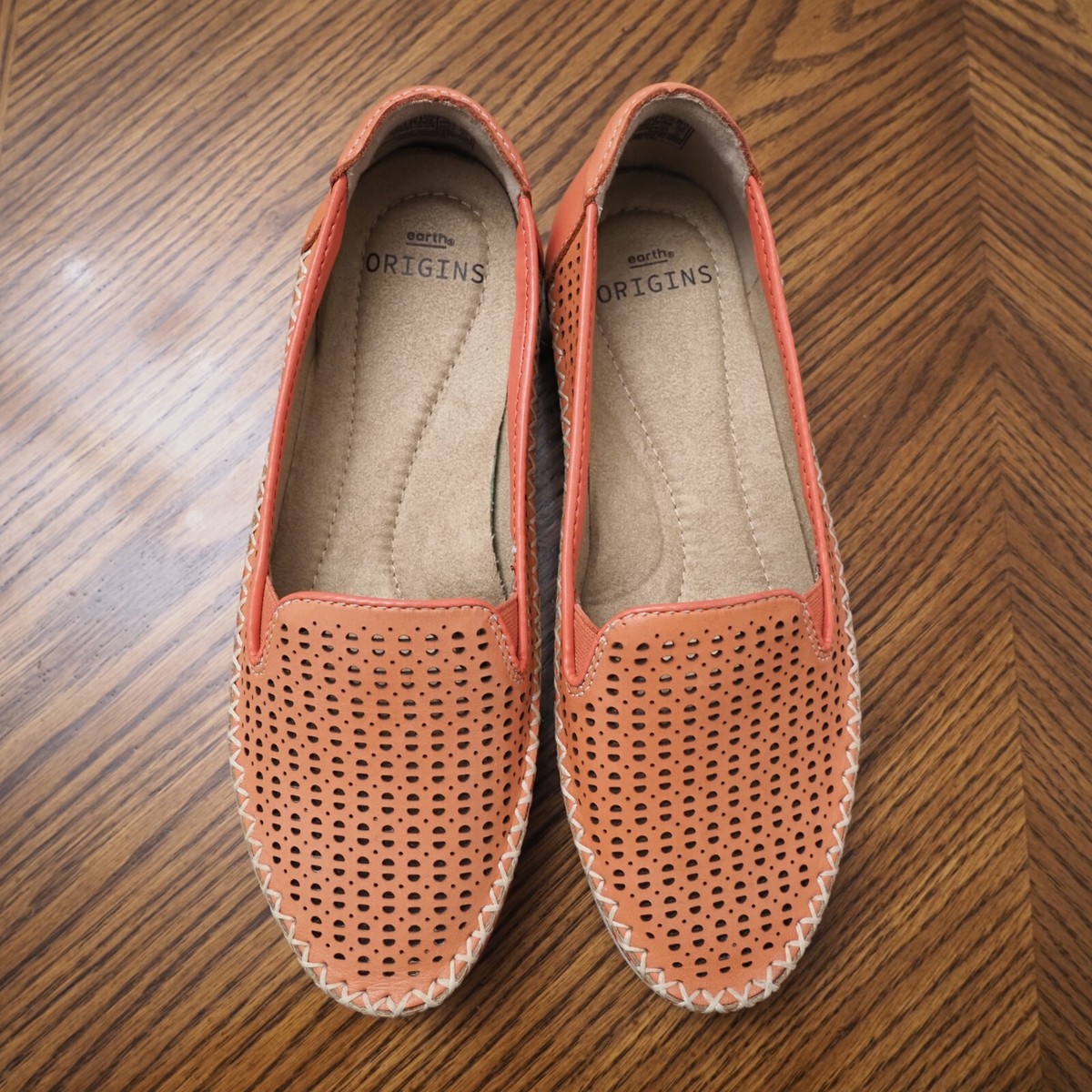 New EARTH ORIGINS Lark Lizzy Red Leather Cutouts Flat Comfort