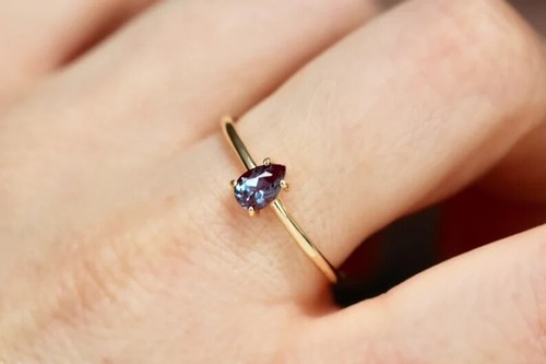 Brilliant 10K Yellow Gold Oval Cut 0.50CT Simulated Alexandrite Women Fine Ring - Picture 6 of 8