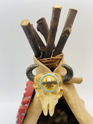 Escultura artesanal hecha a mano de arte popular tipi de familia indígena nativo americano - Imagen 5 de 9