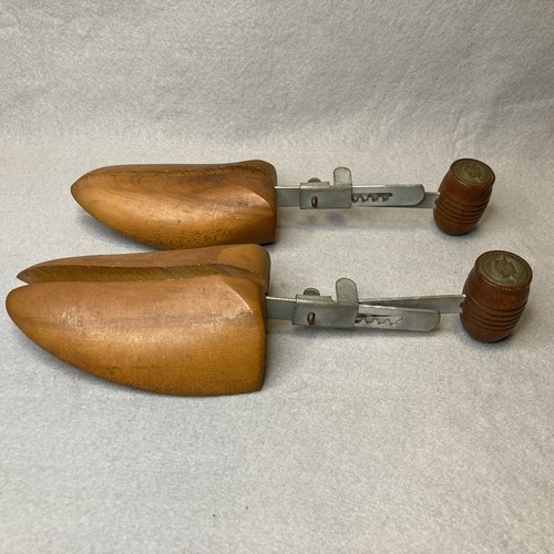 Vtg Florsheim  Shoe Tree Pair Adjustable Sizes/ Wood Split Toe Stretcher Size 4