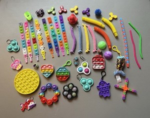 45 Assorted Fidget Toys Bundle (gently used) Pop Its, Spinners, and more!