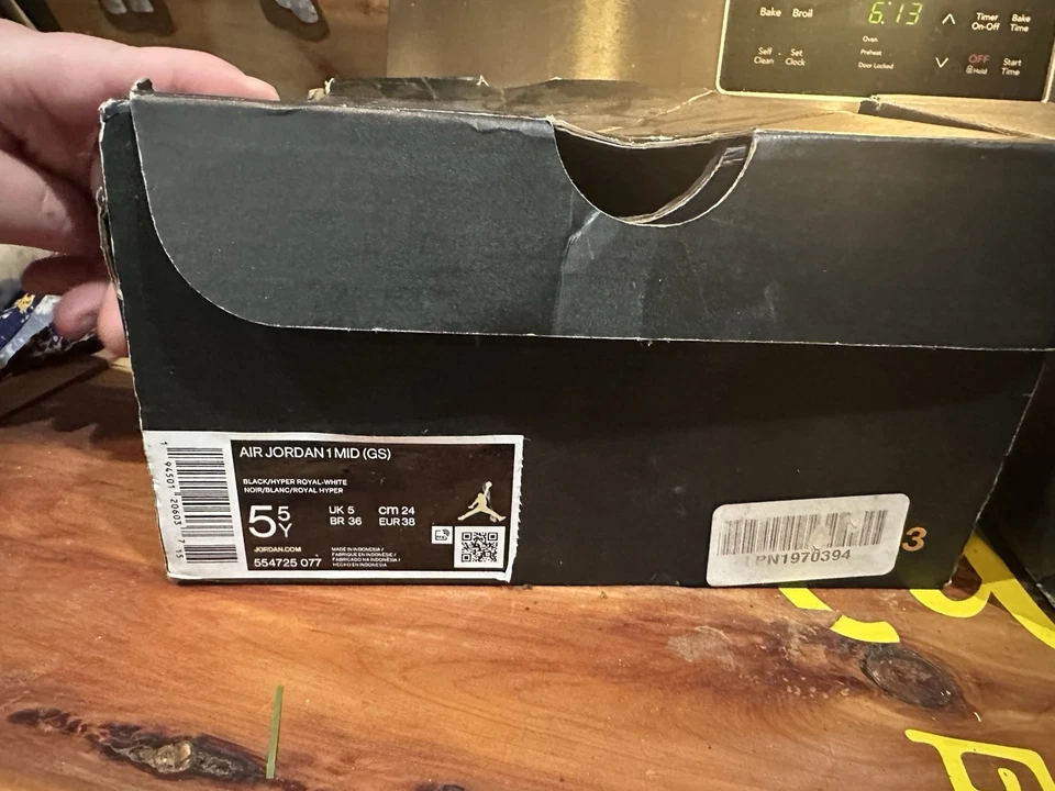 Tênis Nike Air Jordan 1 Mid SE GS "Red Quilt" com caixa original tamanho 5 juvenil - Imagem 4 de 4