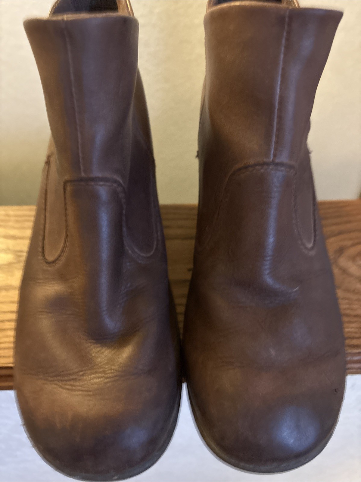 Stivaletti Keen Akita in pelle nabuk con zeppa alla caviglia impermeabili taglia 10 5