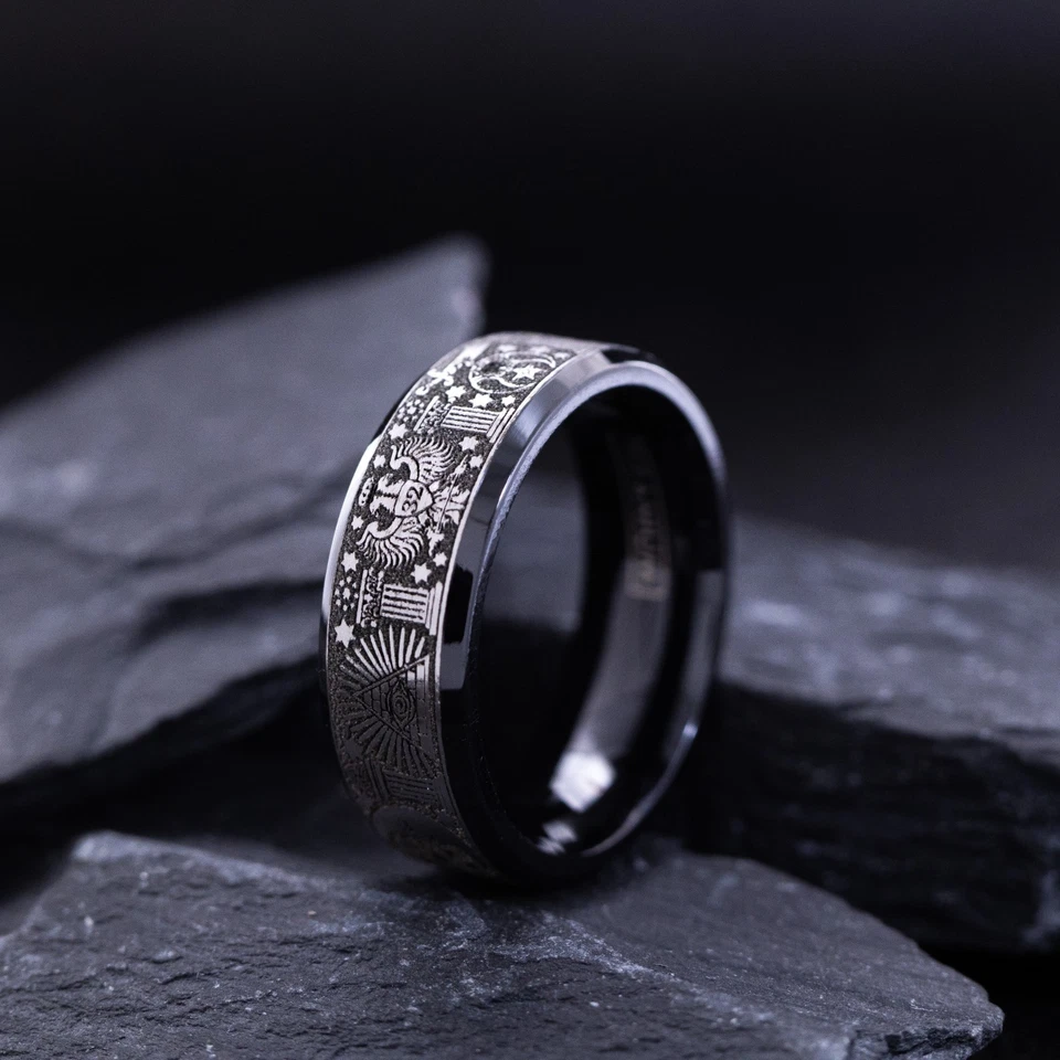 Banda de titanio negro de 8 mm con símbolos masónicos grabados profundos Foto 3 de 4