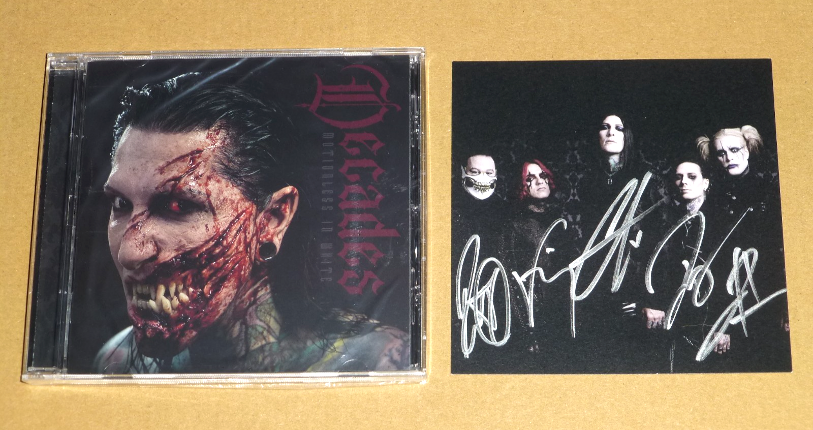 Motionless In White : Decades -* SIGNED / AUTOGRAPHED *- 2026 CD Album *IN STOCK - Image 6
