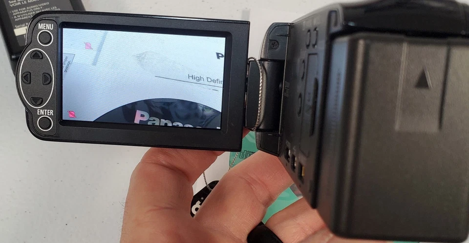 [MINT] Panasonic HDC-SD40 High Definition Camcorder Video And Charger - Image 3 of 3