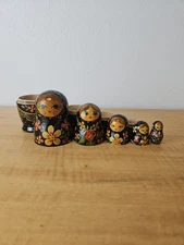 Vtg Set of 5 Russian Hand Painted Nesting Dolls