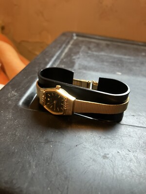 Zeon Damen Armbanduhr goldfarben mit kleinem Diamanten